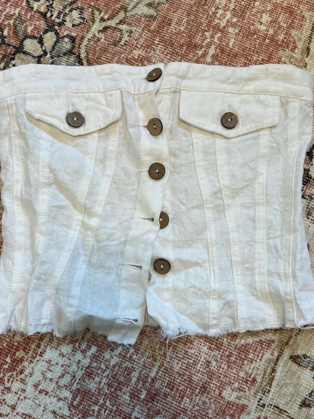 Boutique 9 White Button-Front Linen Shorts with Wooden Buttons